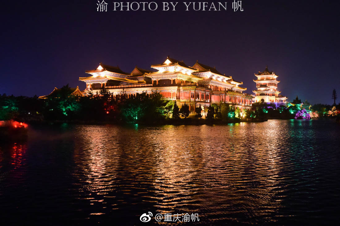 初到蓬莱仙境,美酒佳肴相迎,餐毕环境夜游,满眼美食v环境加盟店排行榜图片