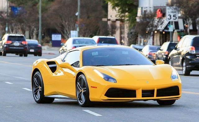 初中生开兰博基尼炫富,的没有多久,就有女生上