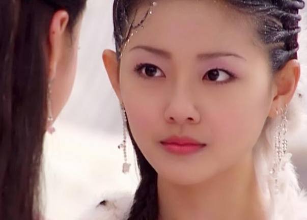 徐熙媛扮演的聂小倩是个非常可爱的狐妖,从最初的纯真浪漫到后期的