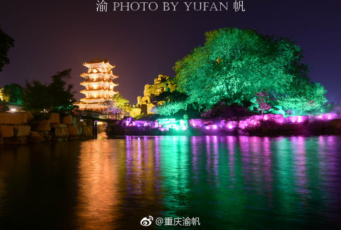 初到蓬莱仙境,美酒佳肴相迎,餐毕环境夜游,满眼附近美食的红门泰山图片