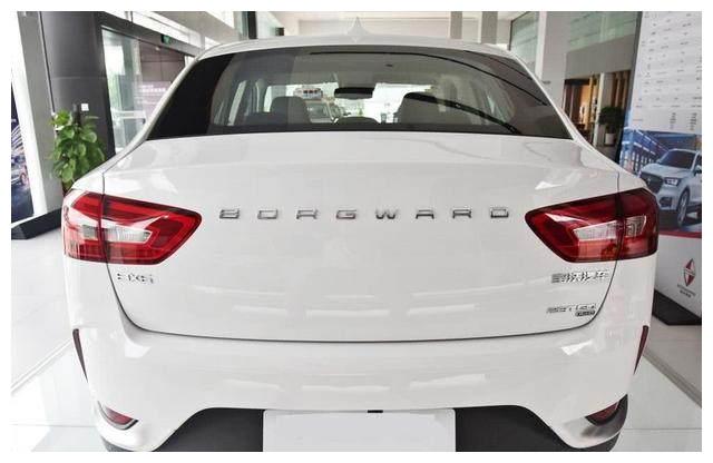 这款“德系”轿跑SUV牛了，2.0T＋全系标配全时四驱，顶配