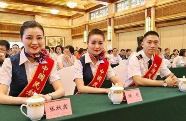 英雄机长刘传健获5百万奖励,你怎么看?再多不