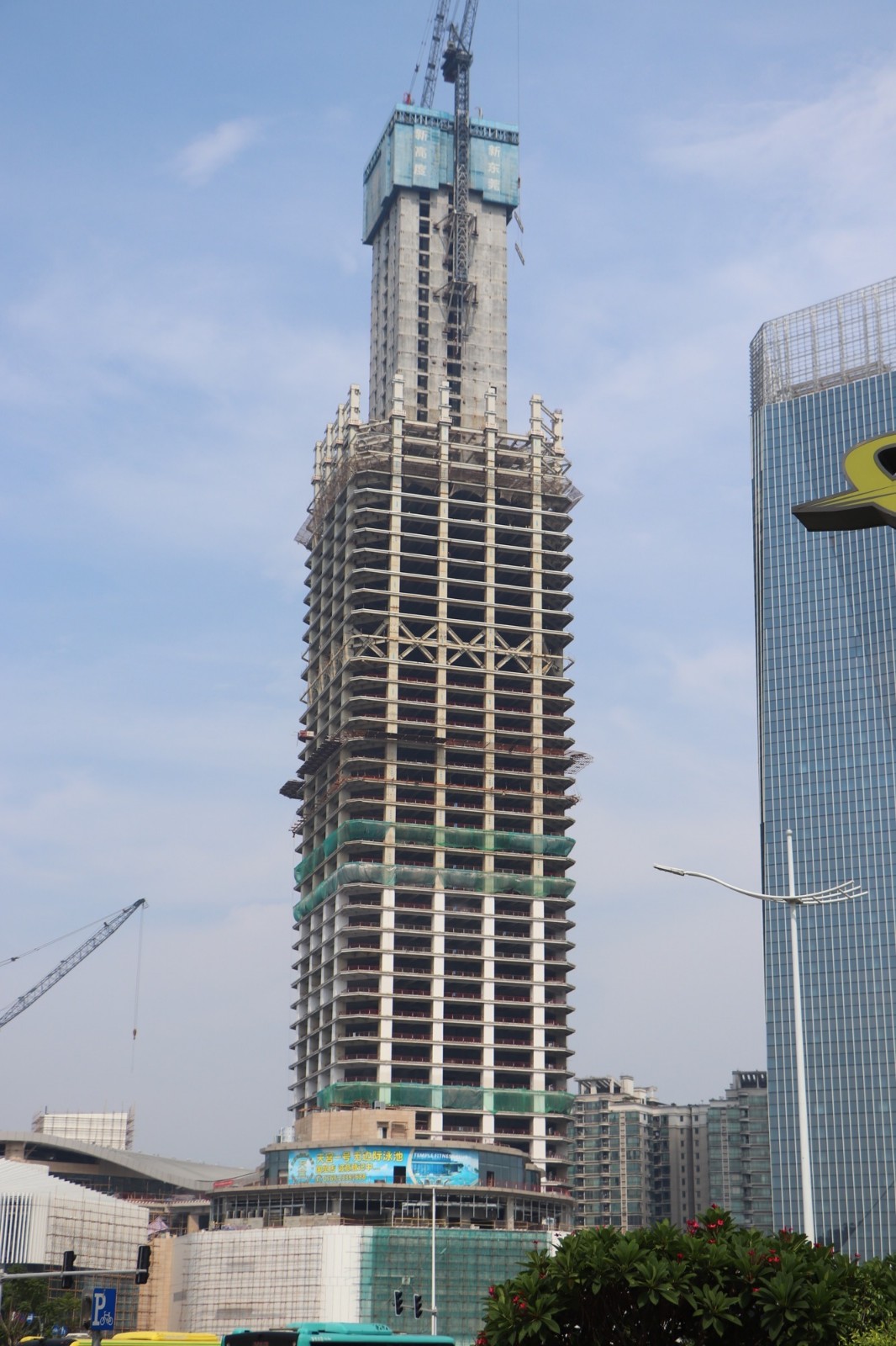 广东东莞:实拍东莞第一高楼，建成后将成为广东前五，高度428米