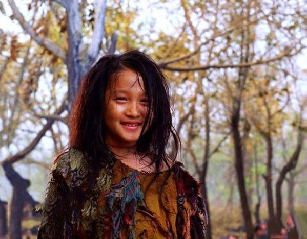 又一童星成年,都说她比关晓彤漂亮,笑起来像巅