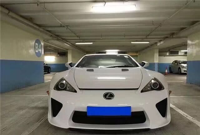 停车场里遇到最贵的日系车,下地710多万,国内