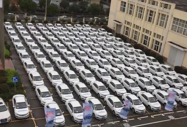 浙江汽车部件公司老板送职工100辆新车，为什么专挑吉利远景？