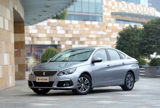 欧系大空间轿车落地仅12万, 看尾灯价值30万!