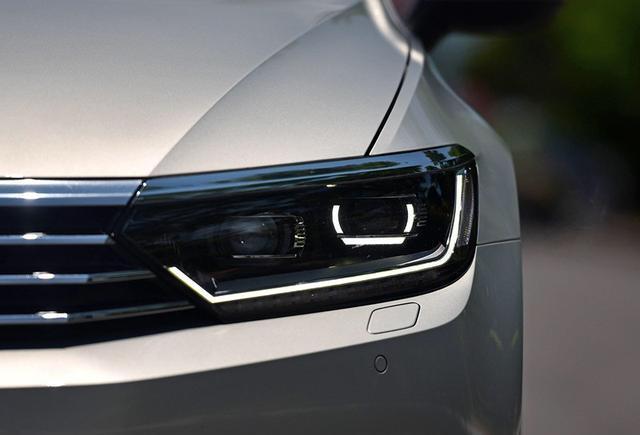 上市就遭哄抢, 上月卖出18000台, 车标国人最爱!