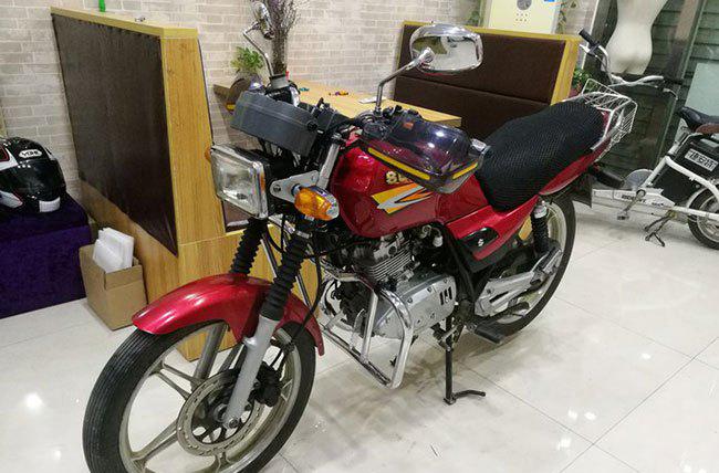 豪爵铃木钻豹125,5800提车,车主:提速一般,震动