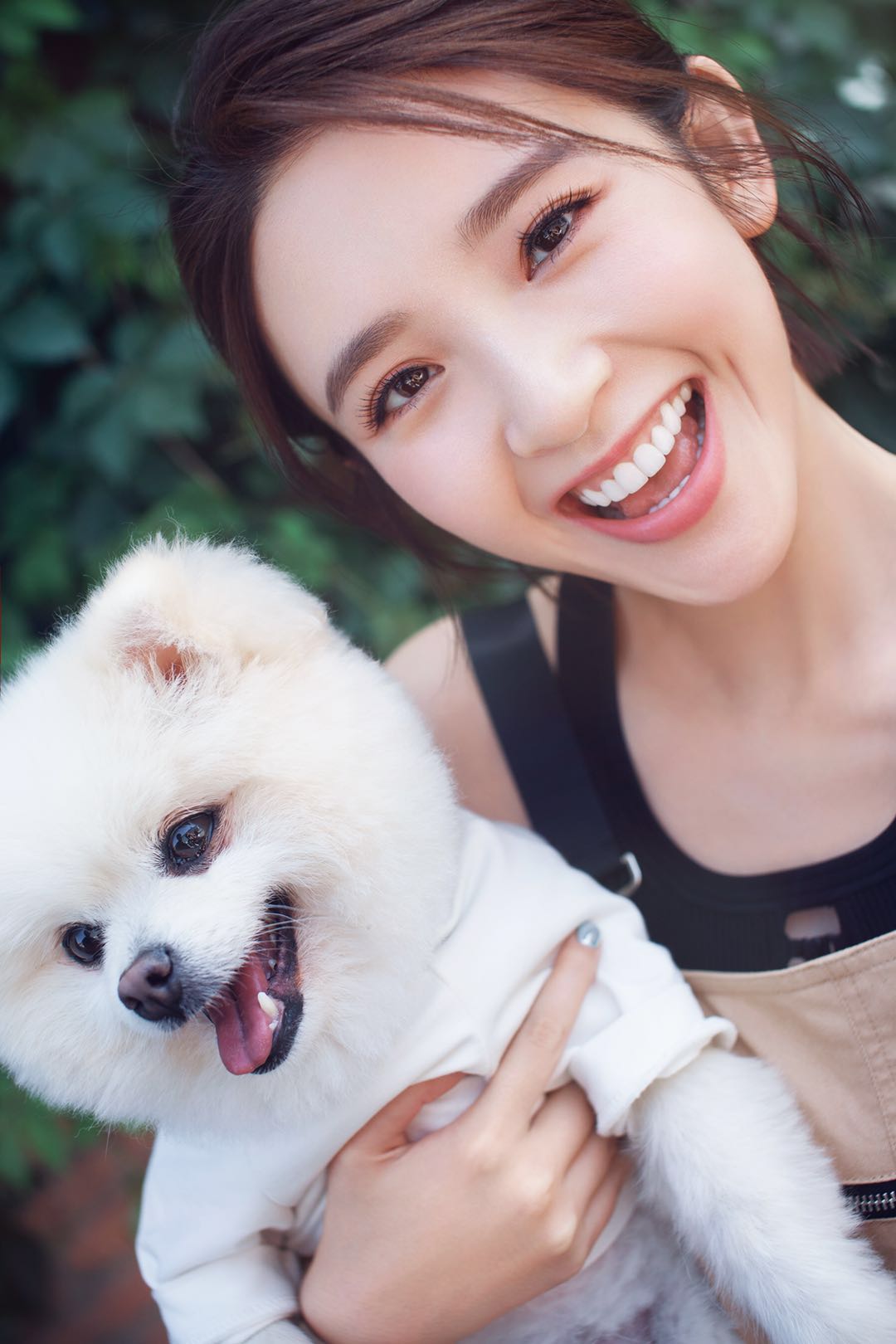 蓝盈莹清爽大秀美腿尽展俏皮灵动_新浪看点