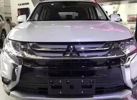 三菱硬派霸气SUV, 销量破万成为新霸主, 2.4L四驱果断放弃汉兰达