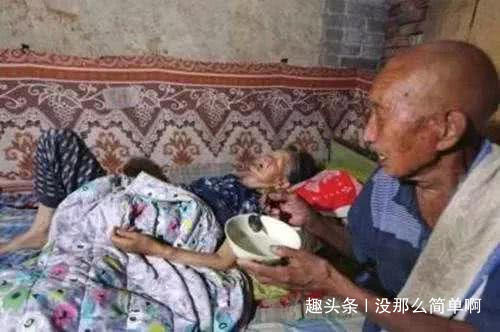 95岁抗战老兵终生积蓄被偷治病没钱,政府帮忙