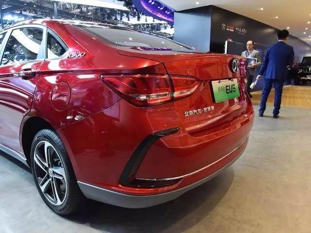 北汽版特斯拉来袭!充电一次能跑半个省,税后