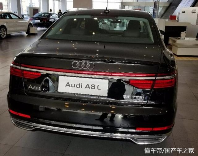 奥迪A8L到店实拍,上市一月打了个八折,一进车内终于明白原因