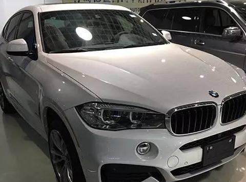 17款墨版宝马X6M，一款真正的轿跑王者，叫板卡宴Turbo S