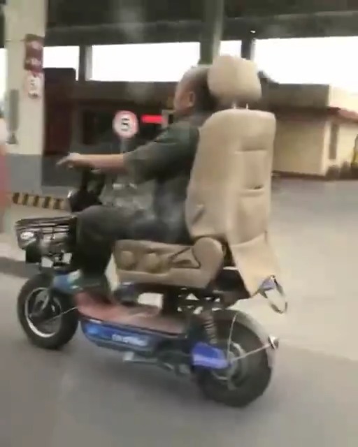 人这一辈子，最重要的是享受，哪怕骑得是电动车！！  ​