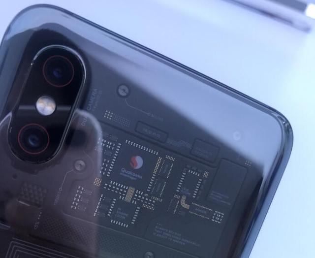 小米8透明探索版并不简单!没有颜色就是最好的