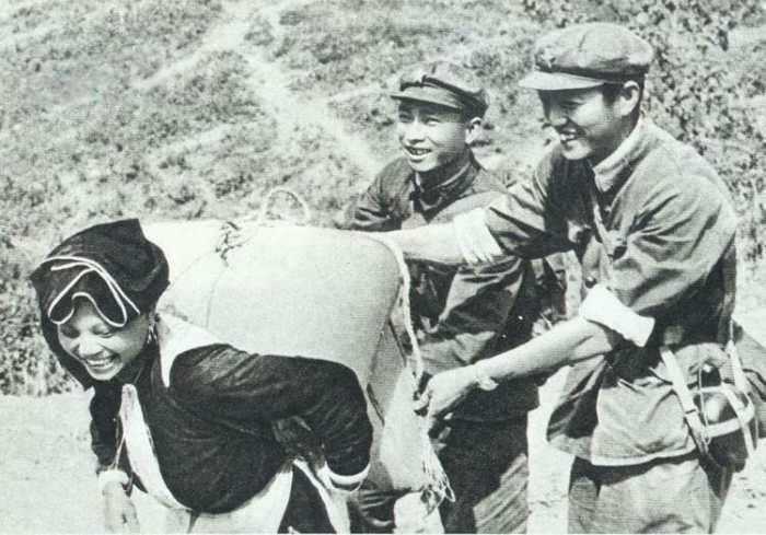 对越自卫反击战:越南那么忘恩负义,解放军还义无反顾的帮助当地