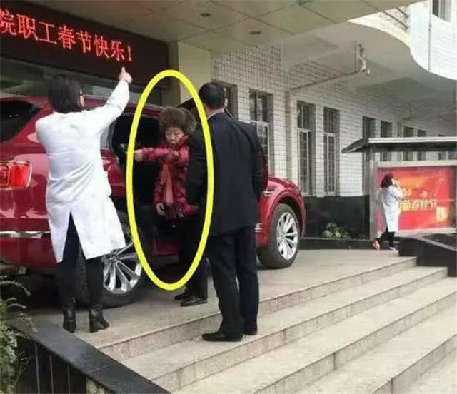 老干妈的座驾中最贵的一款了,车牌独一无二,一