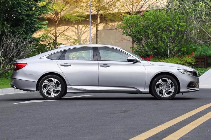 销量大跌？十代雅阁售价不升反降，是在“憋大招”或混不下去了