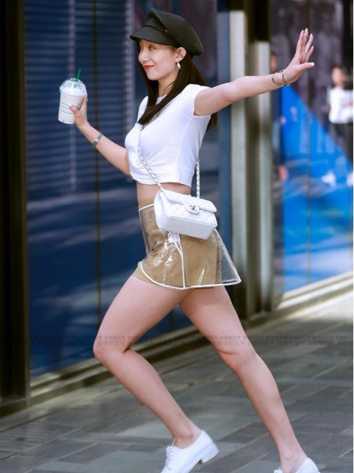 日本街头美女不穿内衣_日本街头(3)