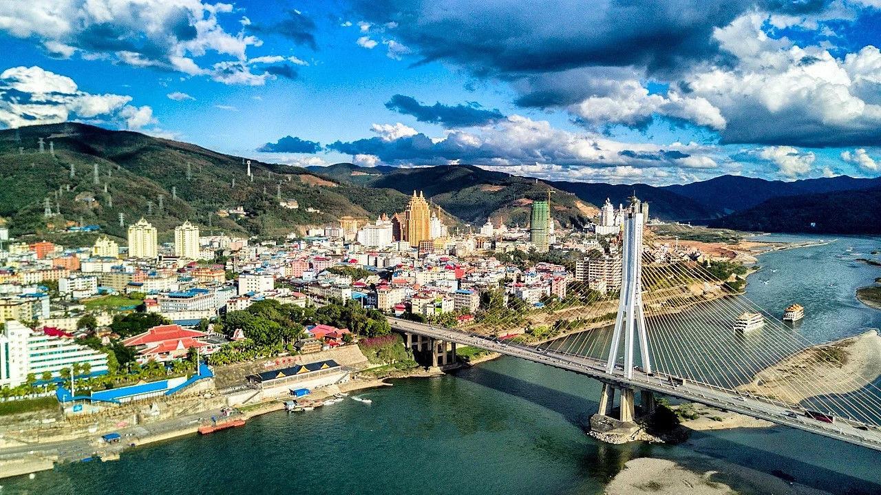 创下2项世界纪录“中国最美铁路”穿过云南直达老挝,有多美?