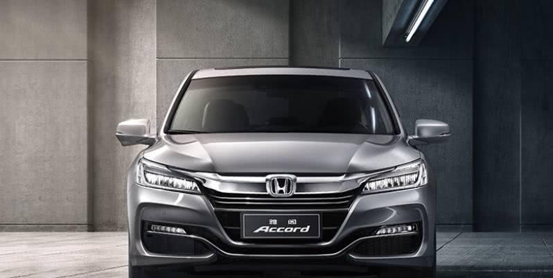 后悔买帕萨特，这才是最好看B级车，档次不输奥迪宝马，售价16万