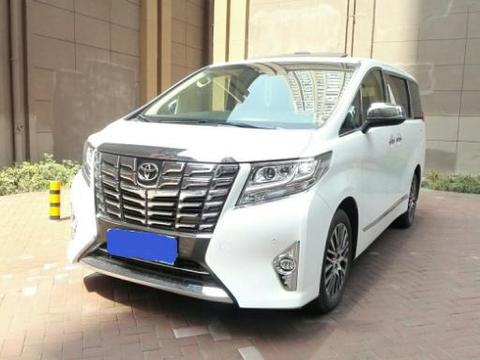 安徽富商花105万买辆全新丰田埃尔法，司机：此车豪华程度如行宫