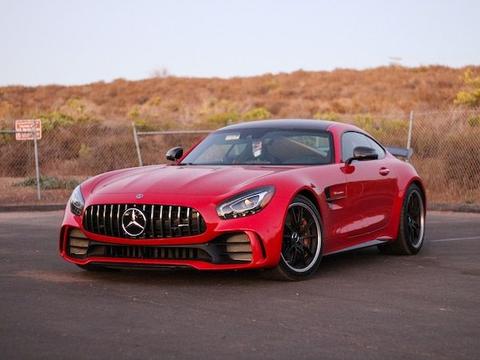 售价20万美元, 最高时速320km/h, 身披红色战袍, 只有它能做到