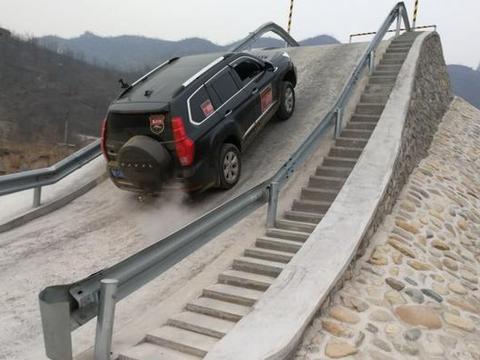 国产最强爬坡王！ 性的能比肩汉兰达