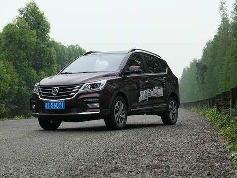 宝骏560 到底有什么优势能获得很多年轻人婚车的青睐