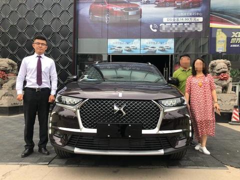 夫妻二人花27万落地辆豪华SUV，车主：奥迪Q3宝马X1也比不上它