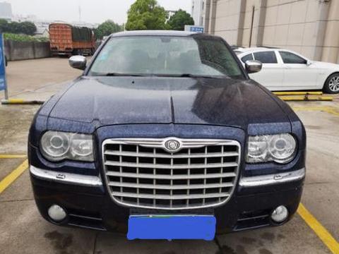 花5万买辆劳斯莱斯外观式样的二手车，半年后小伙将车洗干净卖了