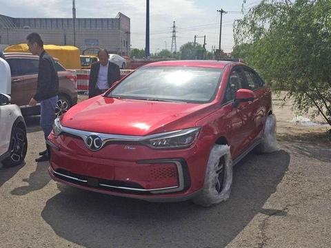 北汽版“特斯拉”来袭！充电一次能跑半个省，税后仅12万起