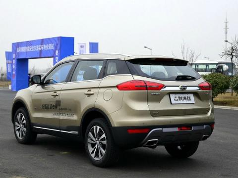 吉利博越再降3万，1，8T，四驱，全景天窗，9万起售秒杀途观