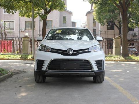 瞄准年轻消费者，全系带T，配三辐式多功能方向盘，叫板哈弗H6