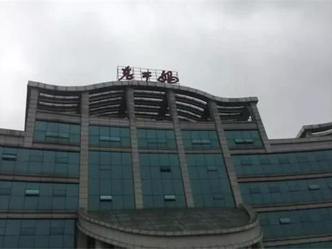 老干妈的座驾中最贵的一款了，车牌独一无二，一般人挂不起