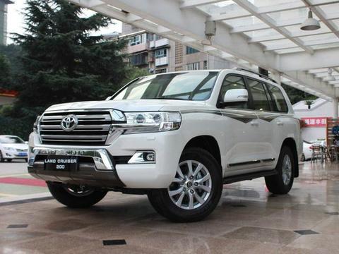 丰田这车膨胀了！售价达百万，配V8动力，月销不足百台却加价