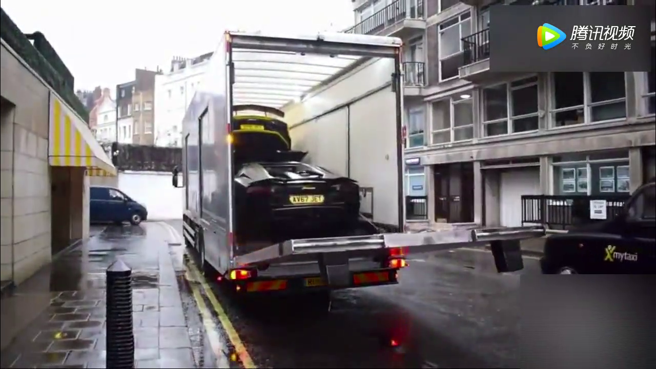 土豪的兰博基尼Aventador S敞篷车到了！