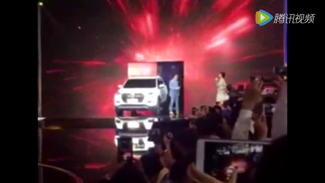 黄渤现身广州车展 才知道他代言了一家国产车