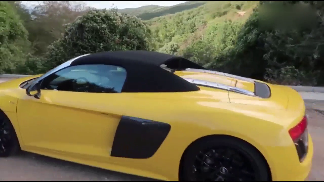 价值三百万的超级跑车，按下钥匙后变形开始