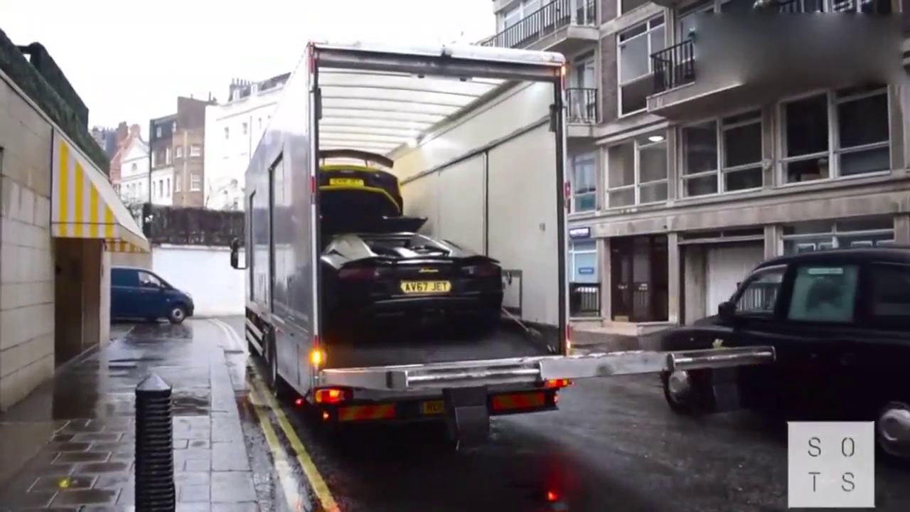 土豪的兰博基尼Aventador S敞篷车到了