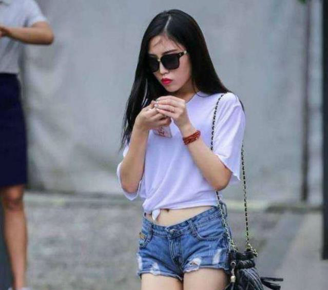 夏日街拍，图1是小仙女，图3满满的都是诱惑