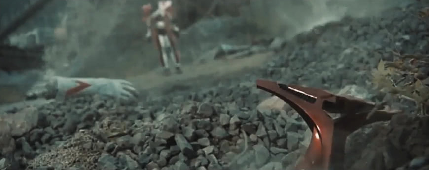 这些假面骑士一个比一个惨,甲斗只剩下一只角,G3铠甲碎一地