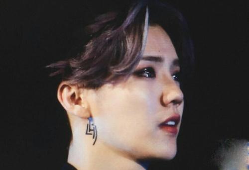 当红男星罕见落泪瞬间:鹿晗眼睛都肿了,胡歌为