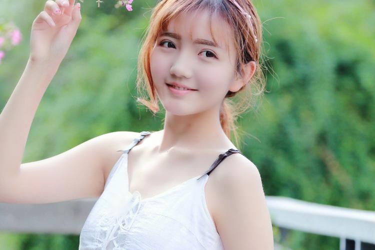 人像摄影(笑容满面的清新美丽白裙姑娘)人像摄影(笑容满面的… 详细>>