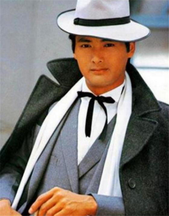 赌神的周润发变化:年轻帅气,中年霸气,如今满