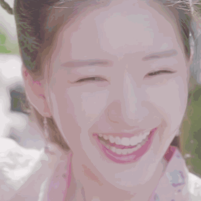 拥大ip爆款,右抱x玖少年团,鬼马小妞赵露思最近存在感