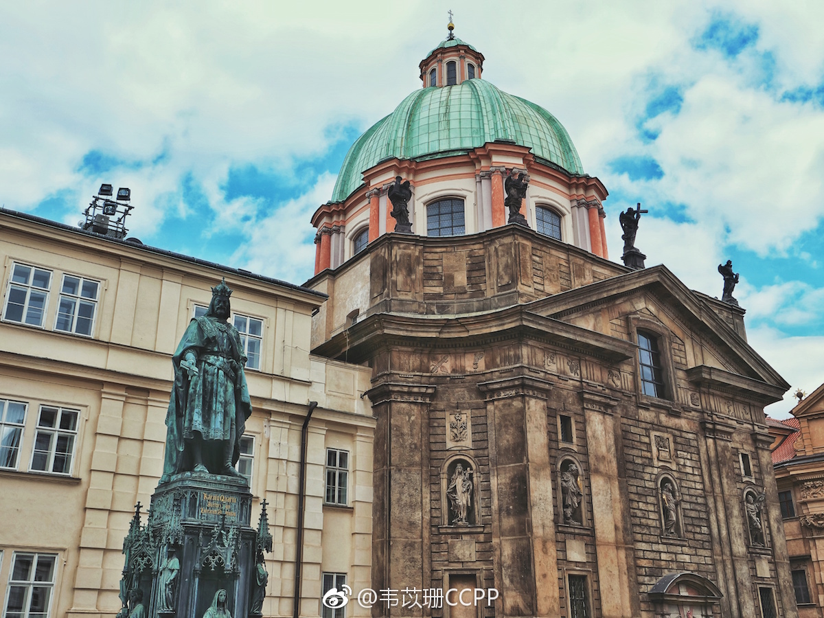 一直以为蔡依林歌词里的布拉格广场是一个很大