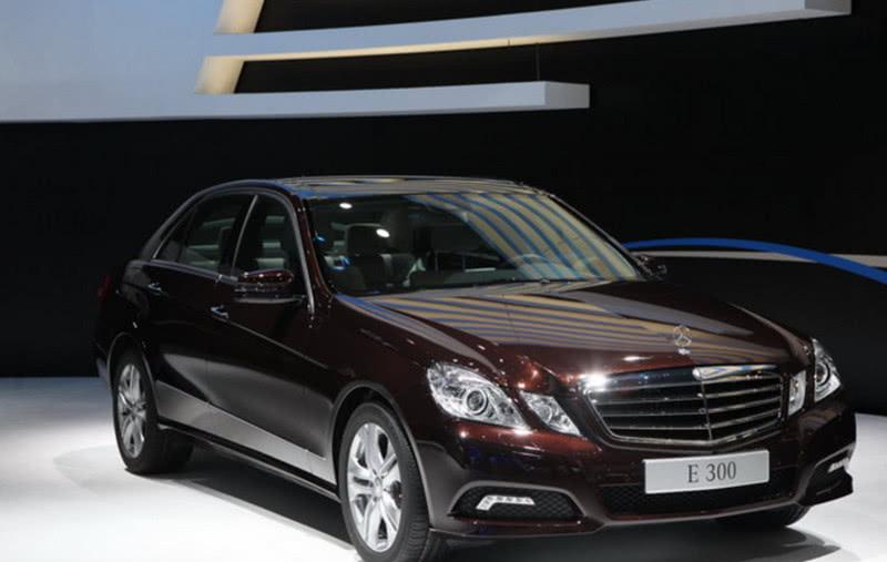 奔驰E300全车改色电光金属灰，无声中带着高雅自然的气息